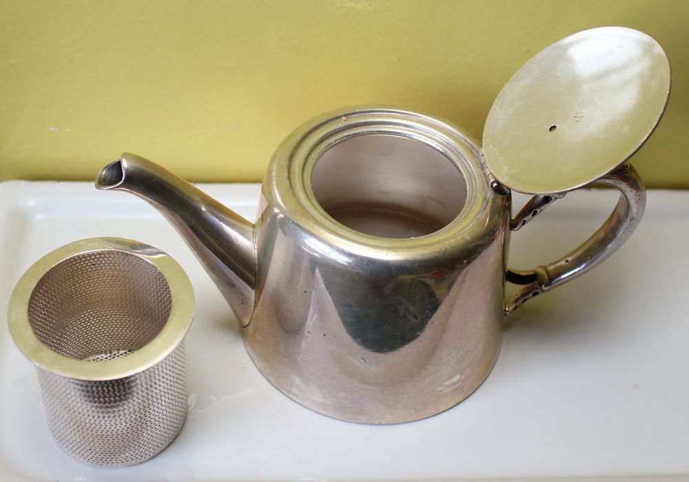 Th&eacute;i&egrave;re bistrot m&eacute;tal argent&eacute; Art D&eacute;co POTFER
Cuisine