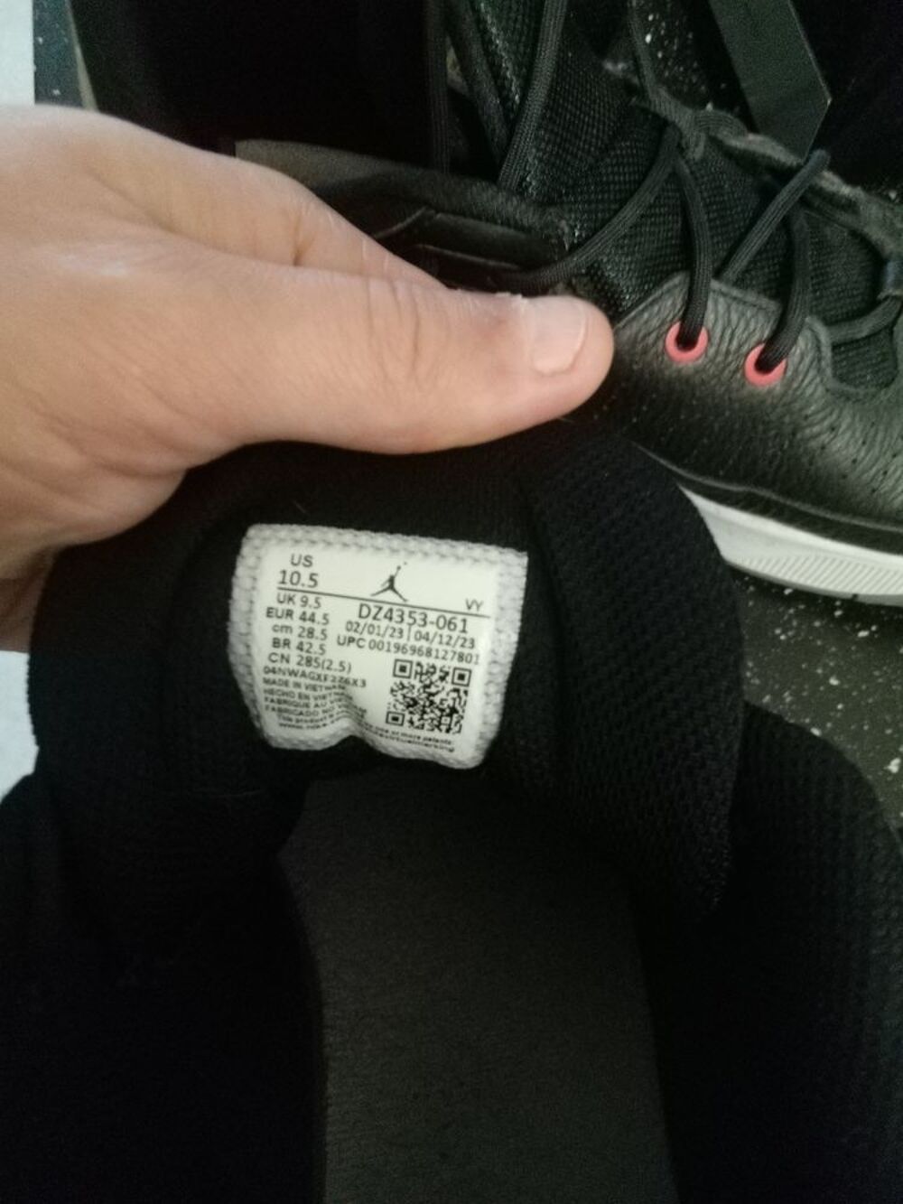 JORDAN MAX AURA 5 TAILLE 44.5 Chaussures