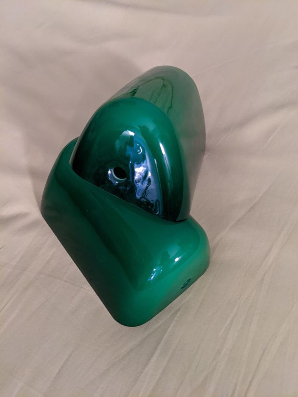 1 Un PETIT abat-jour baignoire en opaline verte et blanche p Décoration
