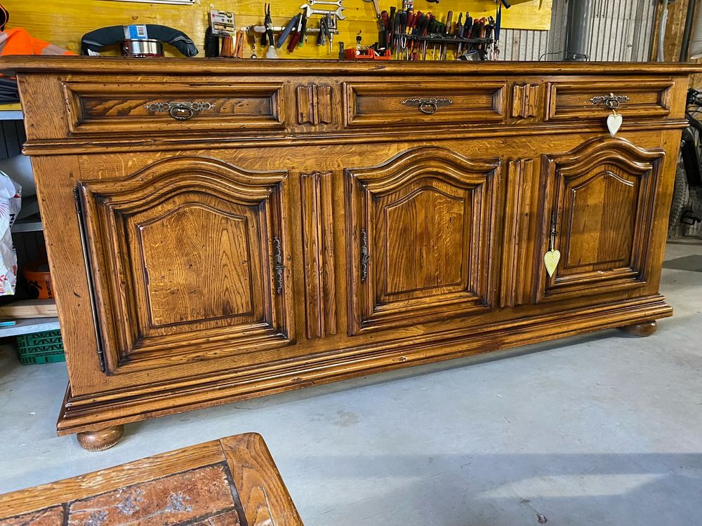 Buffet de salle &agrave; manger en ch&ecirc;ne massif TBE 
Meubles