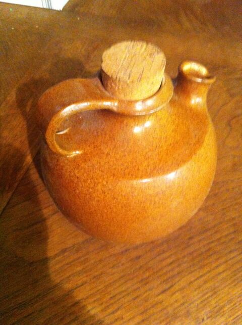 Cruche � vin avec bouchon li�ge (9808)(kh11) 15 Saint-Vallier (71)