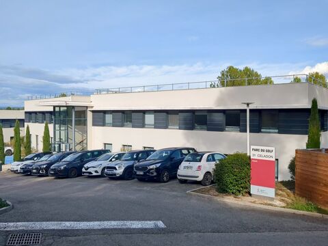 Acc&egrave;s tout inclus &agrave; des espaces de bureau professionnels pour 5 personnes  &agrave; Aix en Provence Parc du Golf 1519 13290 Les milles