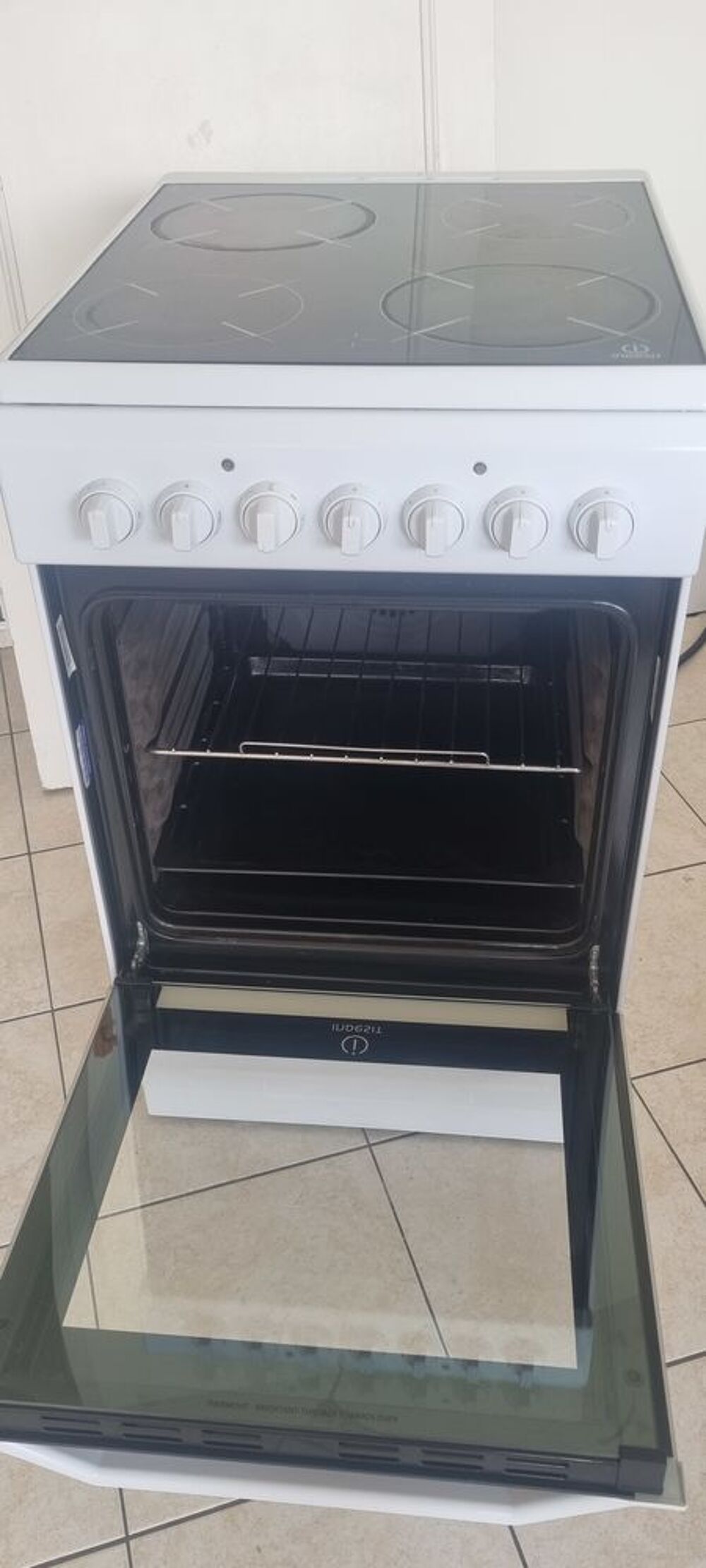 Cuisini&egrave;re &eacute;lectrique vitroc&eacute;ramique Electroménager