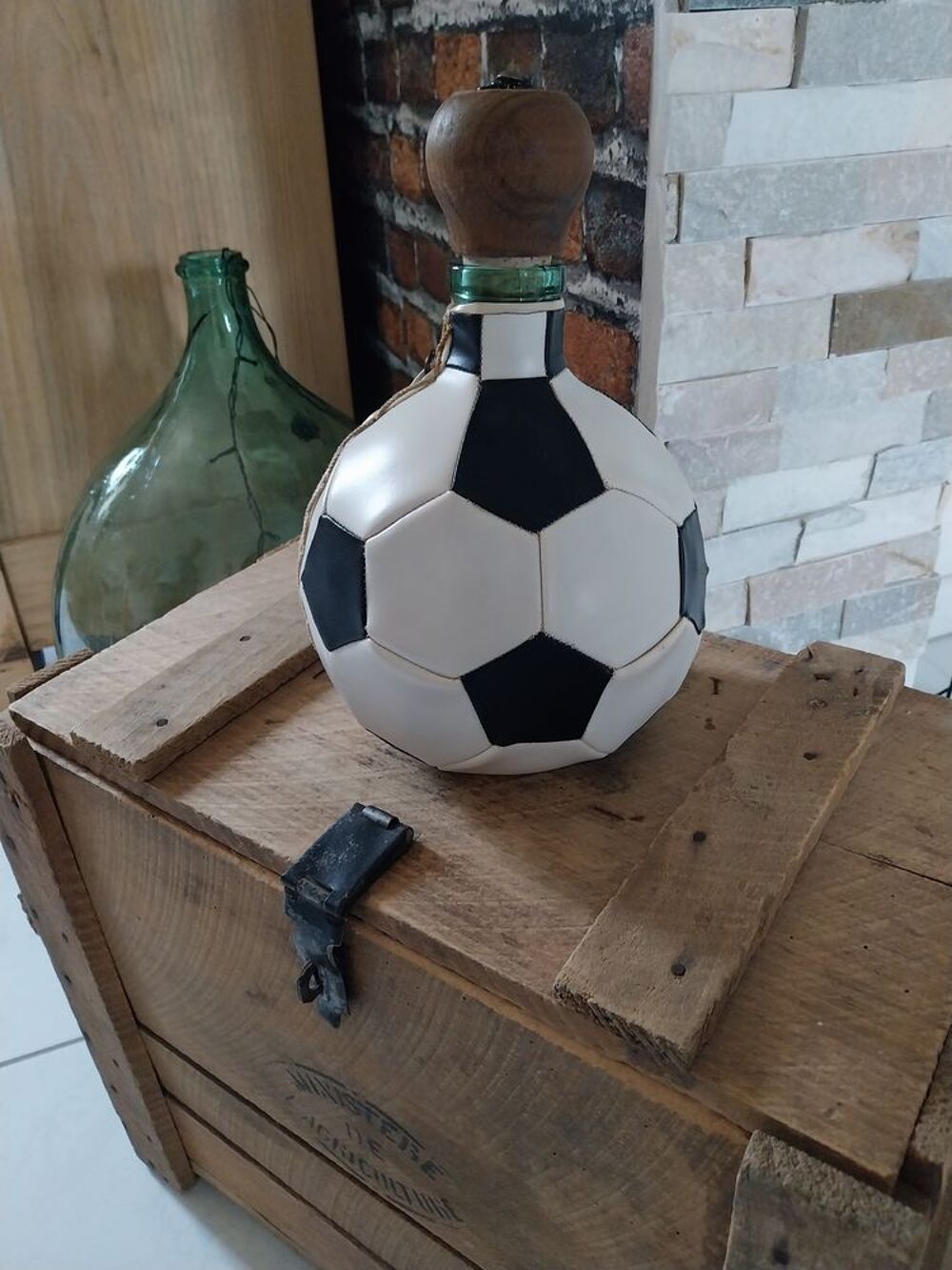 Vintage bouteille ballon de football en cuir ann&eacute;e 70 Dcoration