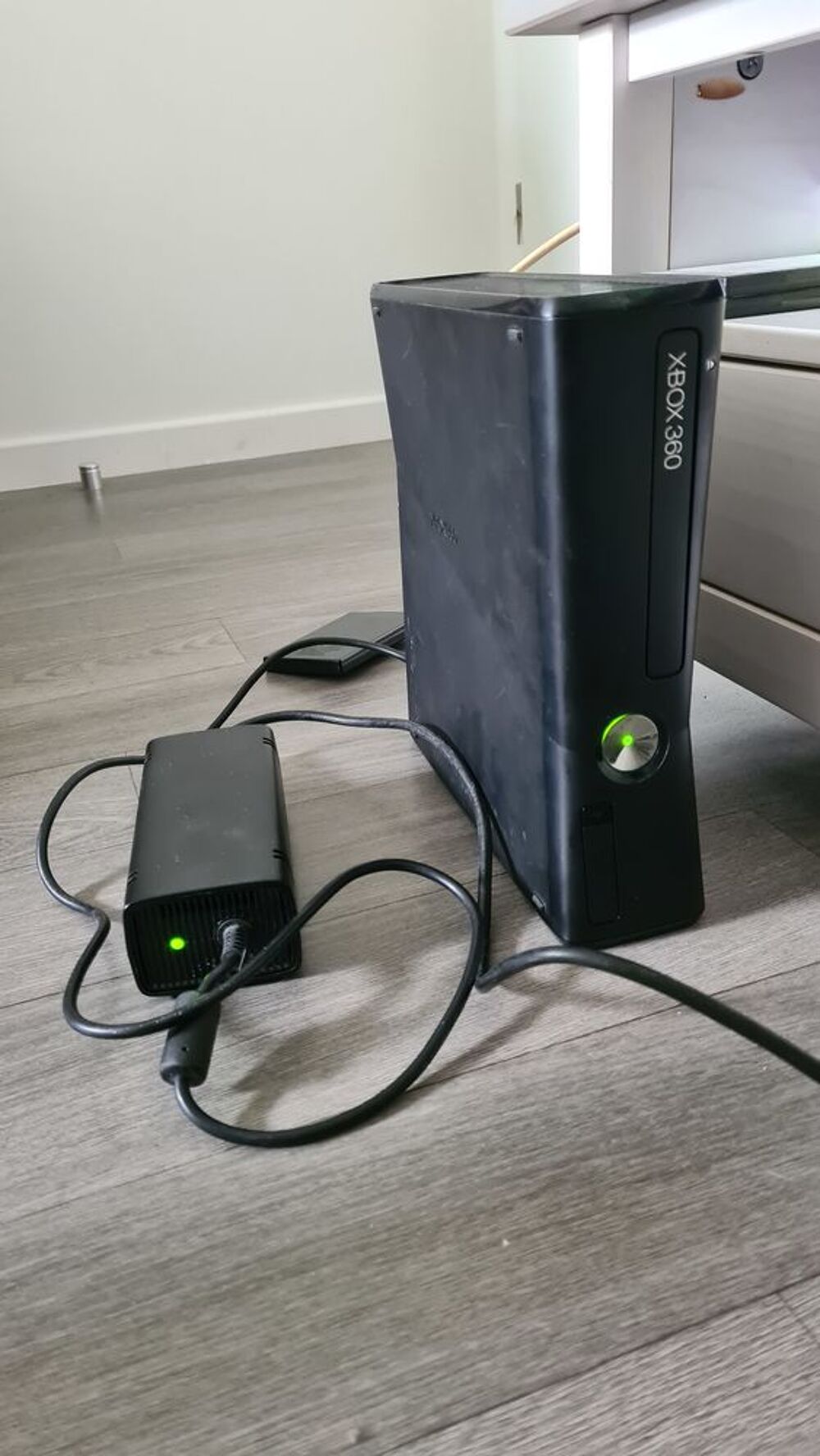 Xbox 360 Slim 4Go craqu&eacute;e + Kinect + 2 manettes Consoles et jeux vidéos