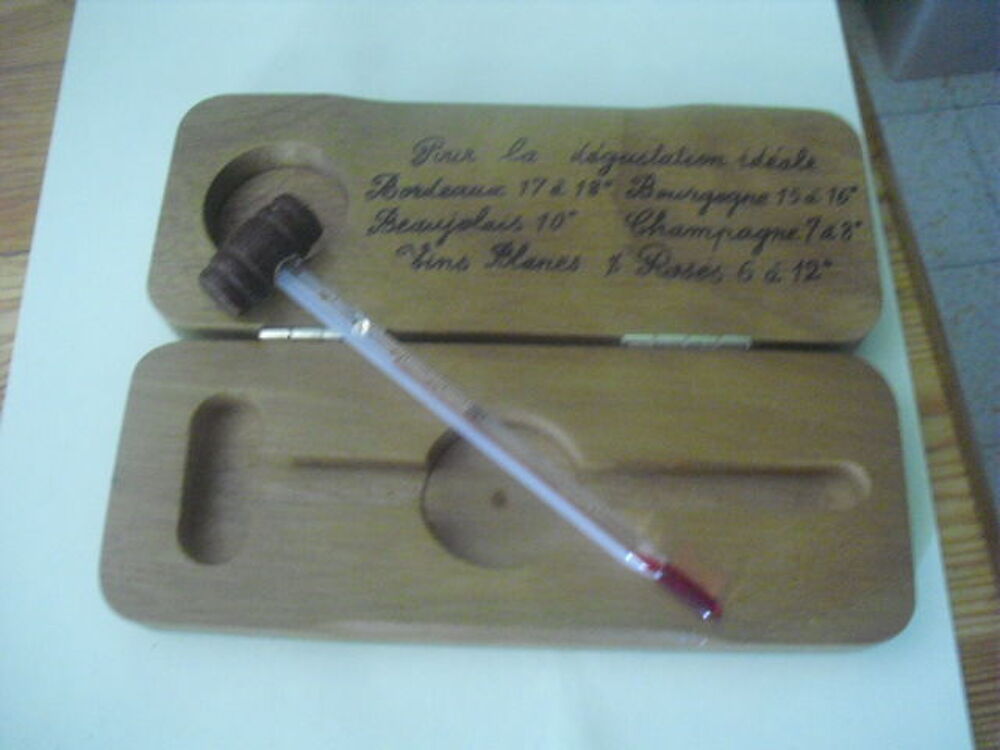 thermom&egrave;tre a vin dans coffret bois de h&egrave;tre Cuisine