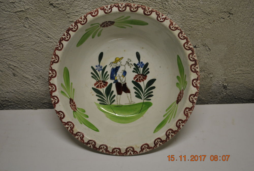 ancien plat St AMAND peint &agrave; la main Décoration