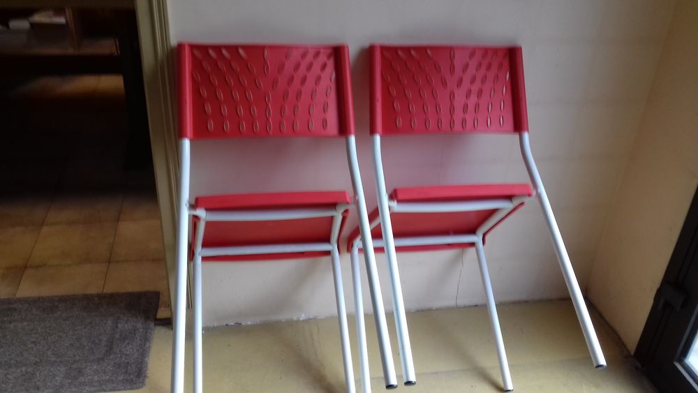 2 petites chaises m&eacute;tal-plastic solides Meubles