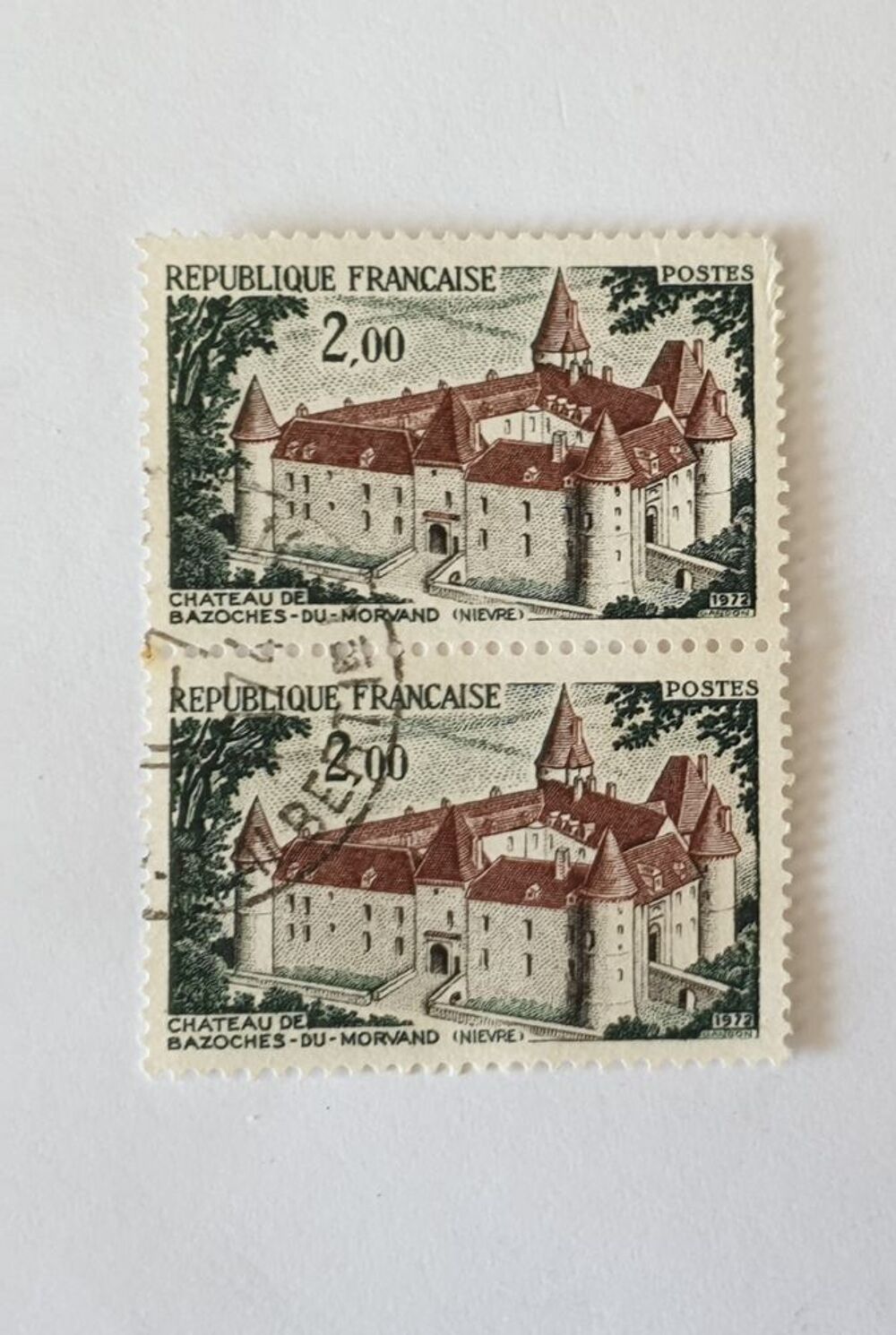 Timbre france Ch&acirc;teau de Bazoches-du-Morvand 1972- lot 0.12 