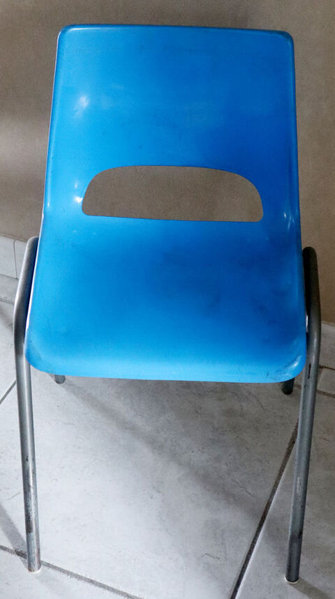 Lot de 5 chaises d'cole maternelle ou de garderie, vintage  49 Irigny (69)