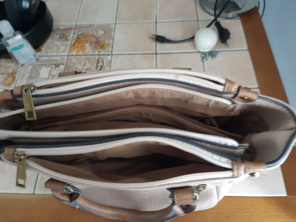 Sac pratique &agrave; multi-poches ferm&eacute;es Maroquinerie