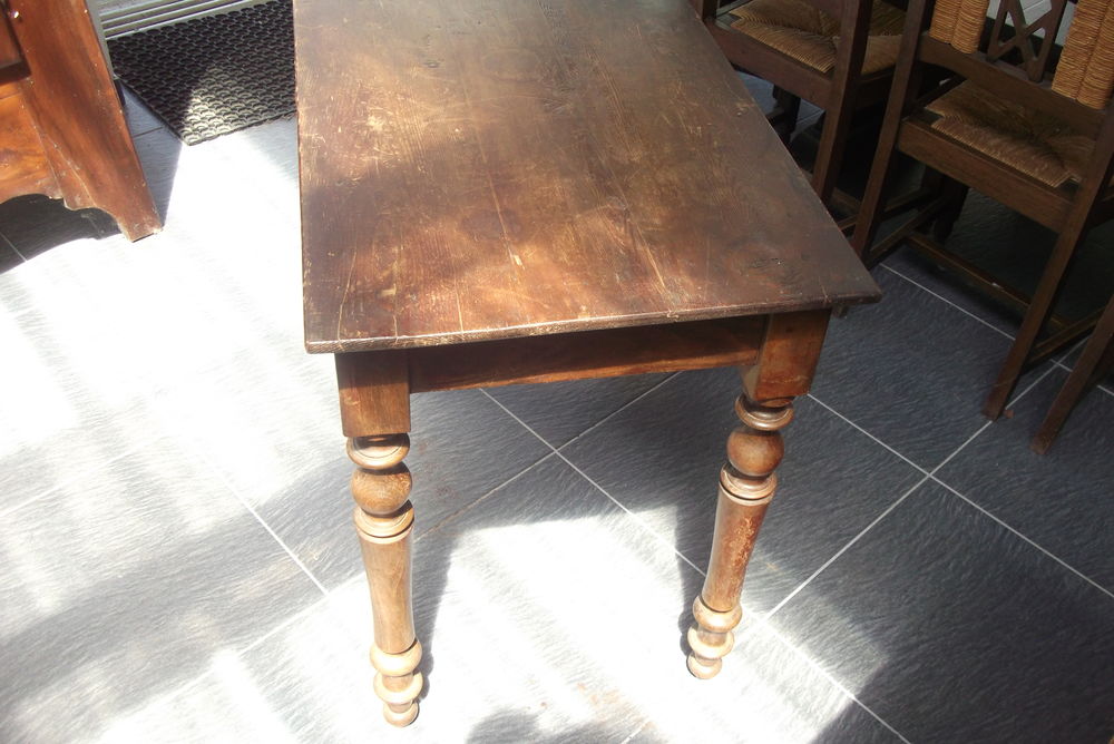 TABLE en BOIS MASSIF de 87 x 53 H. 73 cm Meubles