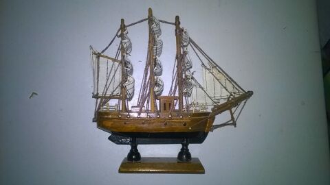 Maquette Bateau
3 Mats
16 cm de long
16 cm de haut
4 Talange (57)