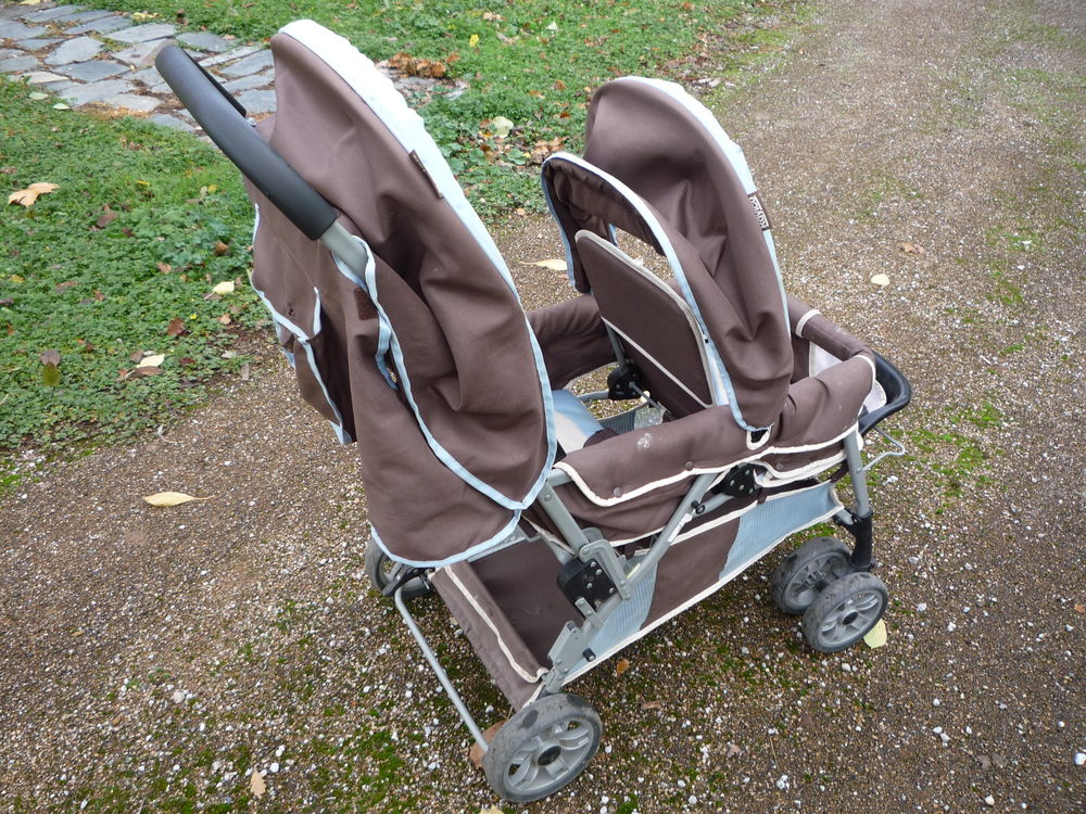 Poussette double / jumeaux / RAYLCO
Bon &eacute;tat Puériculture