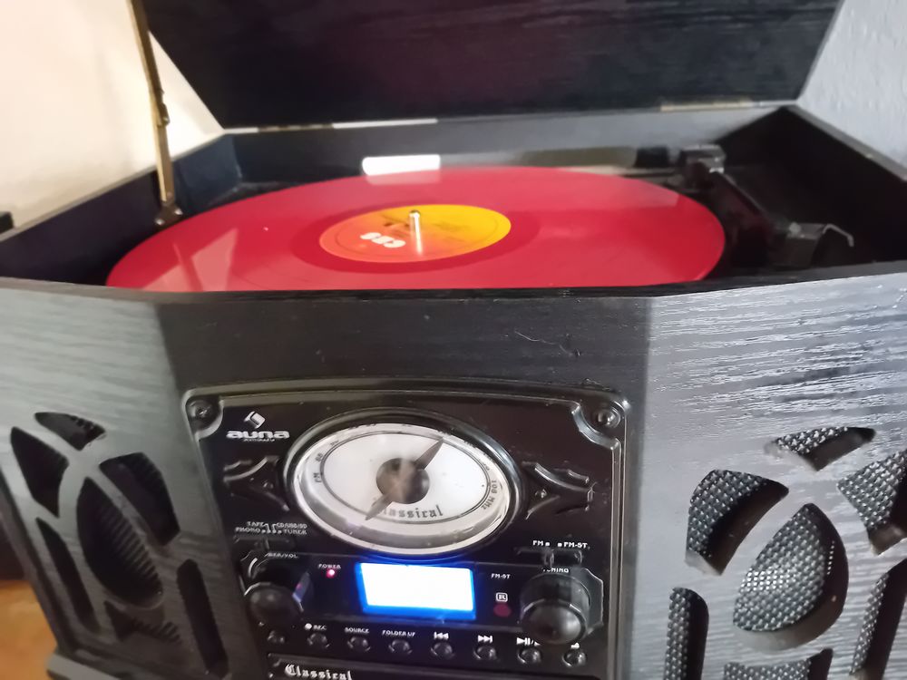 cha&icirc;ne hi-fi style r&eacute;tro couleur noir Audio et hifi
