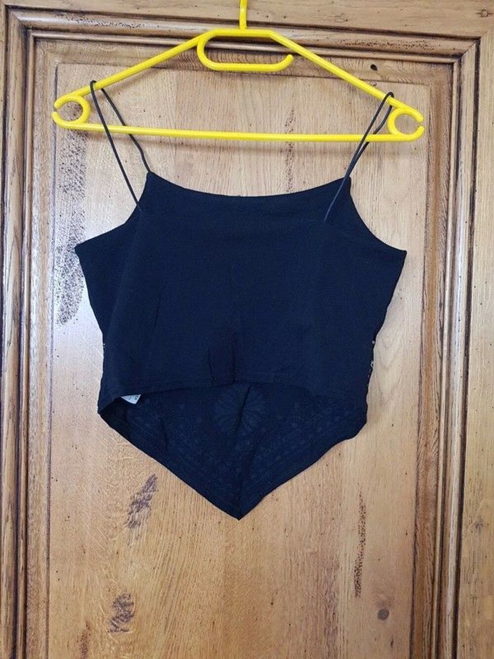 Top dor&eacute; et noir neuf taille m soit 38 marque jennyfer devan Vêtements