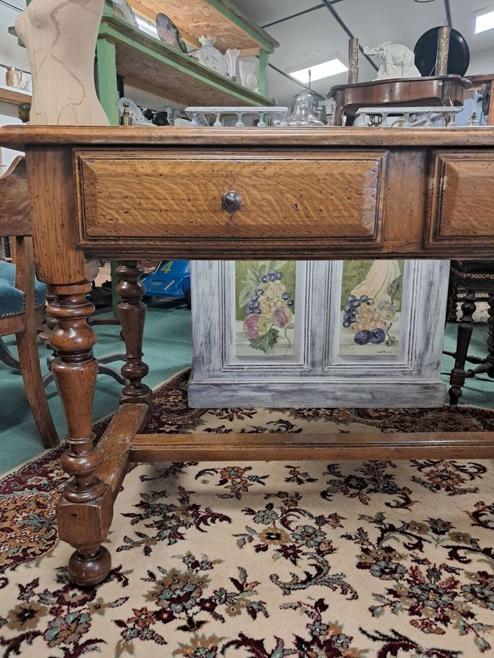 Bureau ancien en ch&ecirc;ne clair milieu XX&egrave;me Meubles