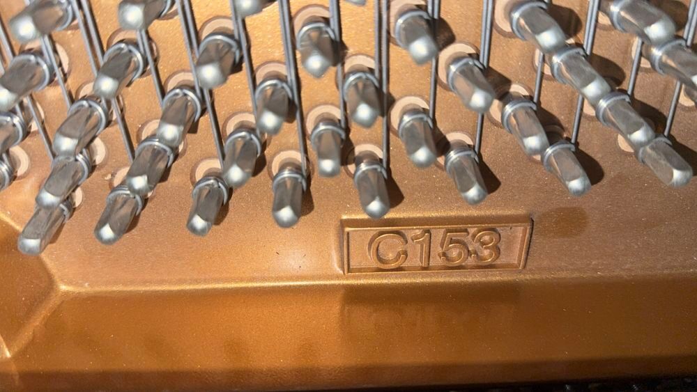 un piano &agrave; queue Wurlitzer,
Mod&egrave;le : C153 Instruments de musique