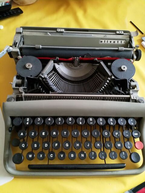 Machine    crire Olivetti 30 Chartres (28)