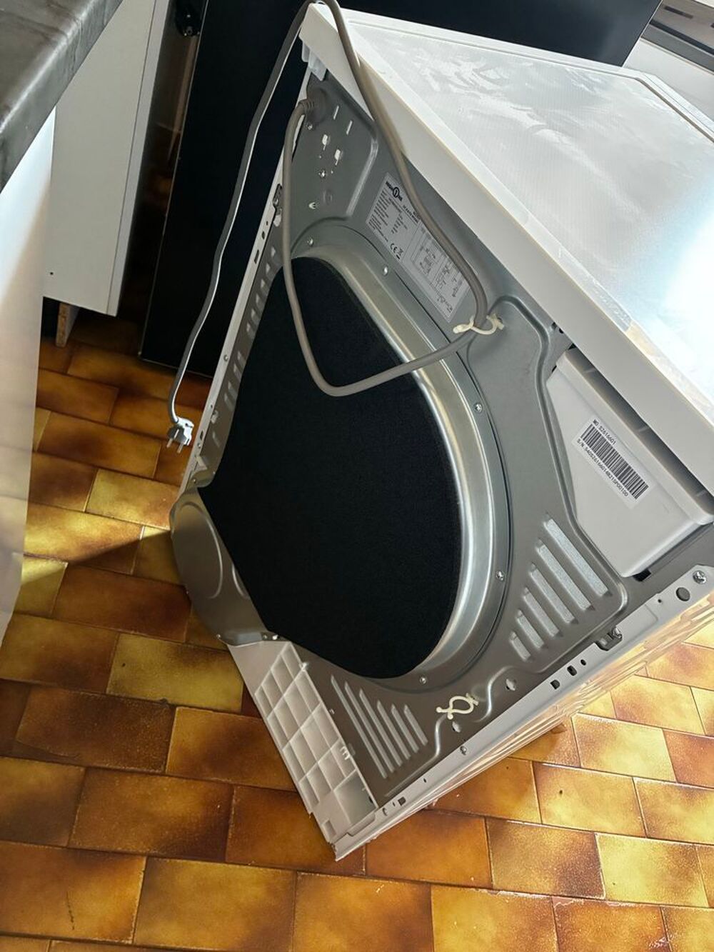 s&egrave;che linge avec r&eacute;servoir d'eau Electroménager