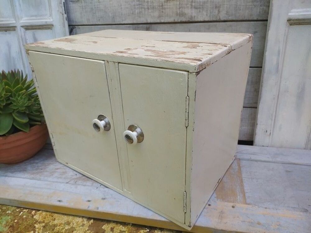 Ancien Petit Meuble Armoire Deux Portes 
Meubles