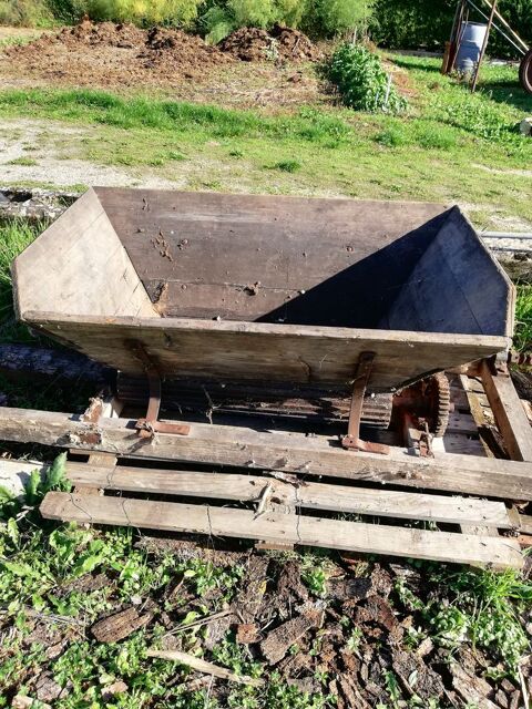 fouloir ou egrapoir pour les rasins 80 Beaune (21)