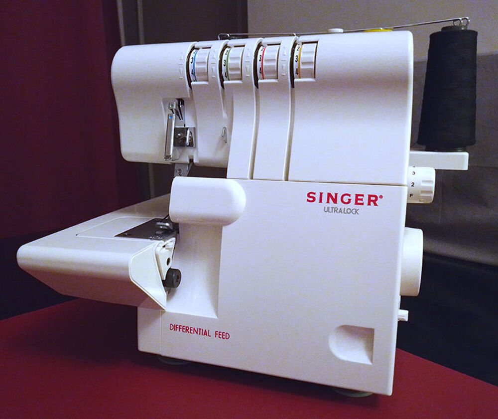 Surjeteuse Singer NEUVE Electroménager
