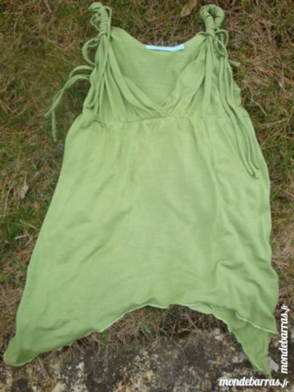 haut &agrave; bretelles vert amande Vêtements