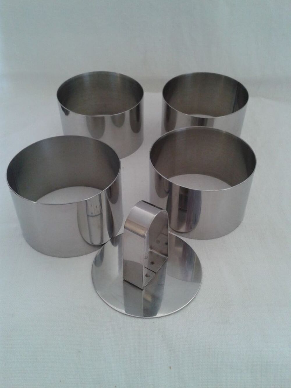 4 cercles de pr&eacute;sentation neuf avec poussoir Cuisine