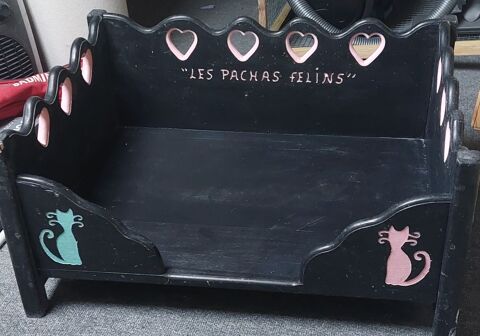 Lit pour en bois  chats ou chiens tr&egrave;s bon &eacute;tat 40 95500 Le thillay