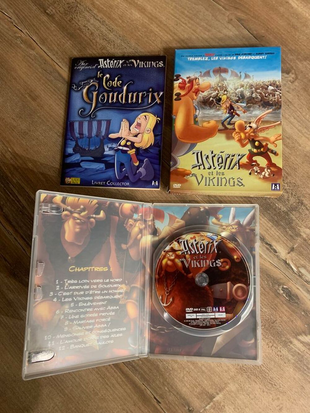 Coffret DVD + livre &acute;&acute; Ast&eacute;rix et les vikings &acute;&acute; DVD et blu-ray