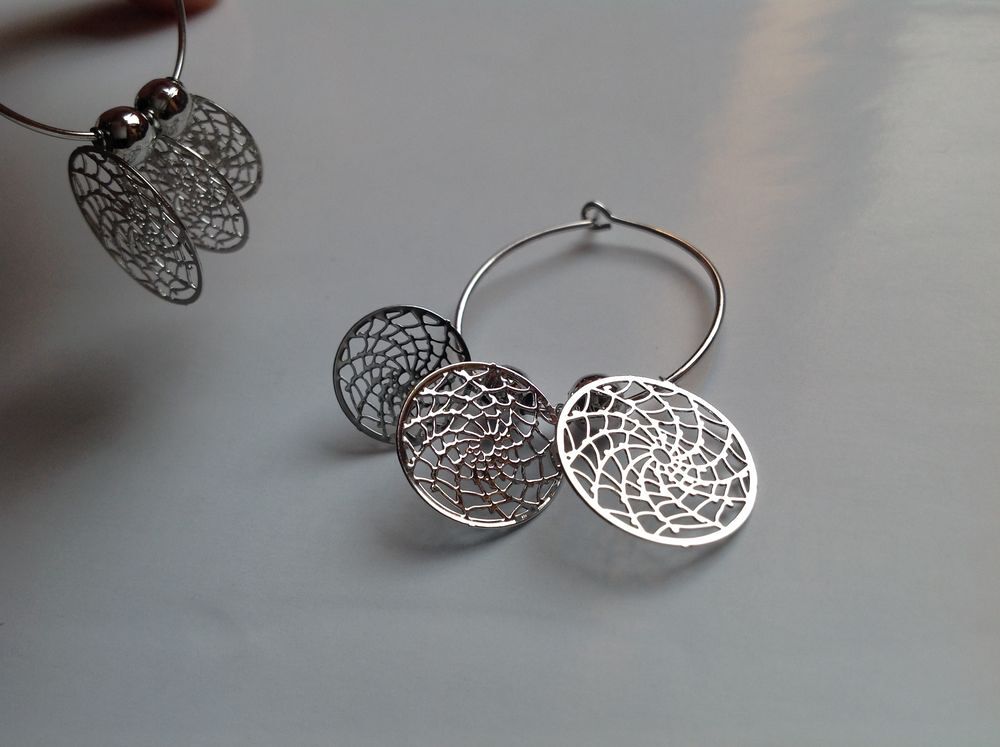 BOUCLES OREILLES ARGENT&Eacute; TOILE ARAIGN&Eacute;E PI&Egrave;GE &agrave; R&Ecirc;VES Envoi Bijoux et montres