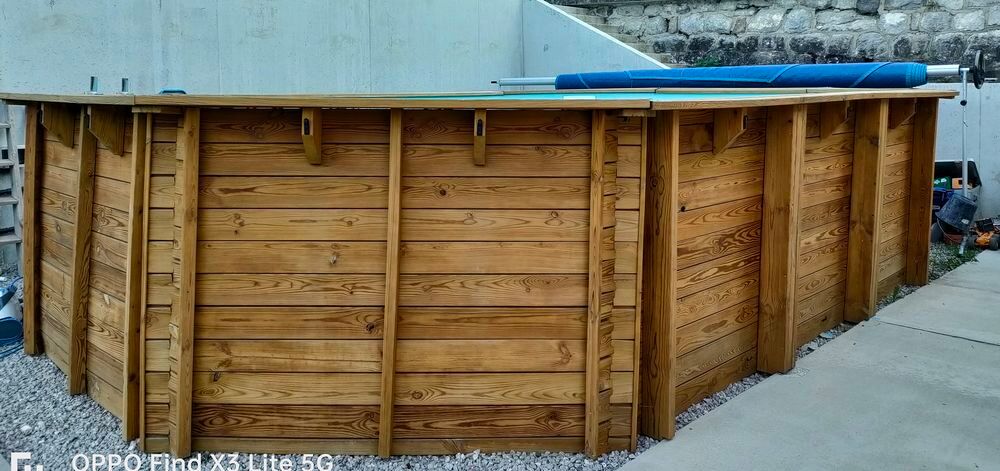 Piscine hors sol en bois 6.15 x 4.3m tout &eacute;quip&eacute; Jardin