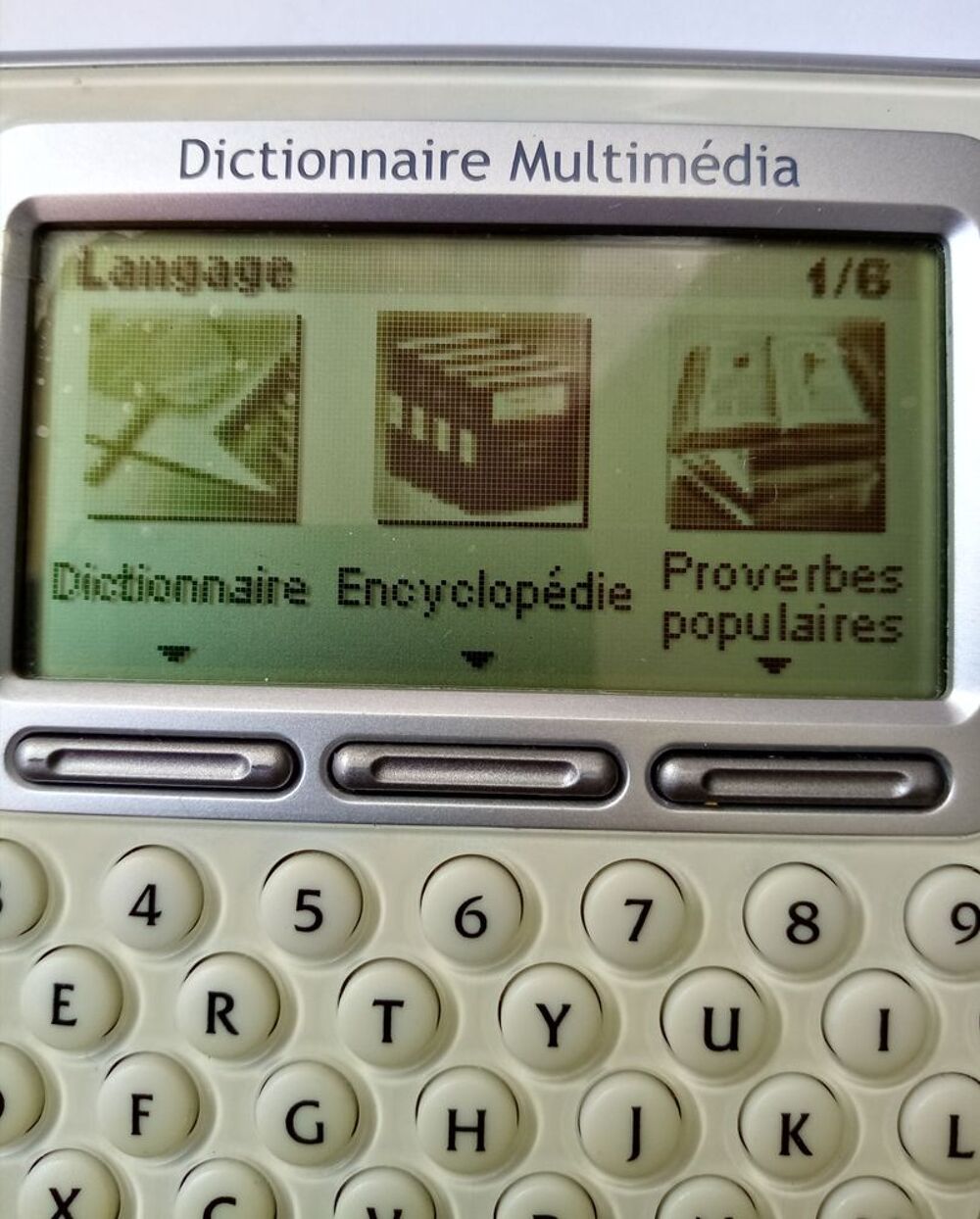 Dictionnaire &eacute;lectronique fran&ccedil;ais parlant et ergonomique av Matériel informatique
