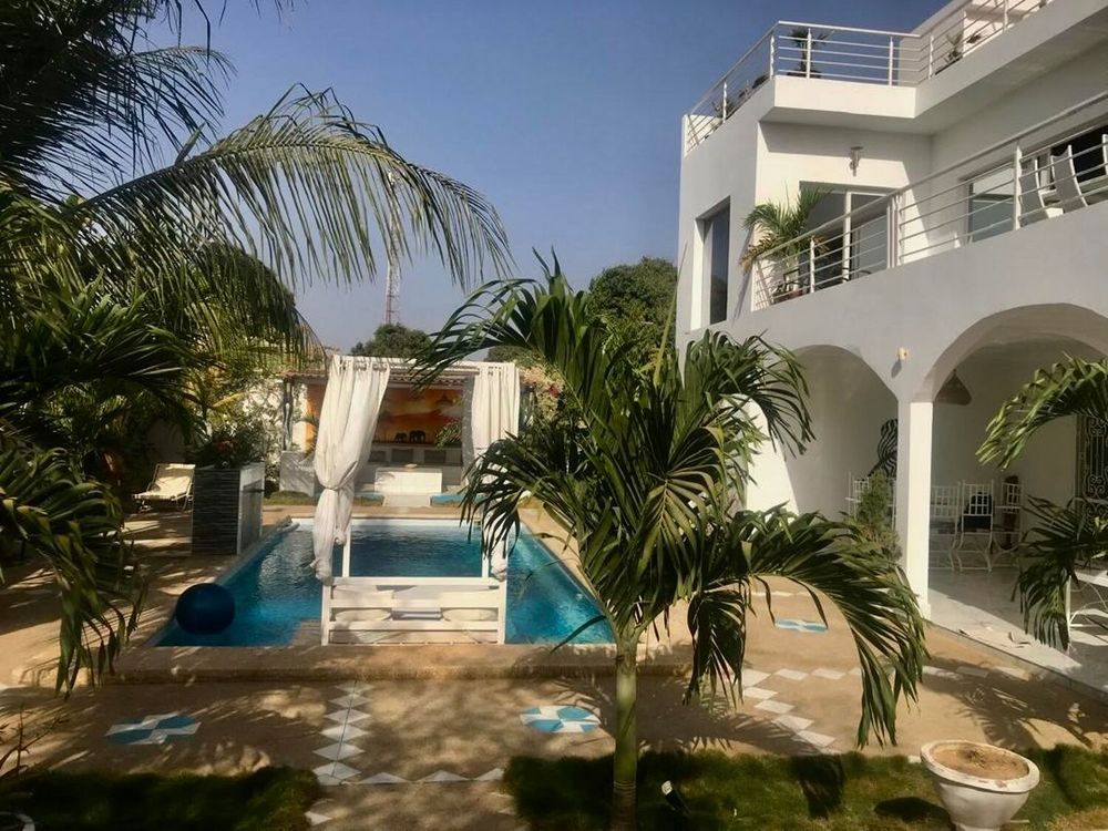 Vente Villa Maison 5 chambres en R+1 située à Warang Socé avec piscine Warang, sénégal (Senegal)