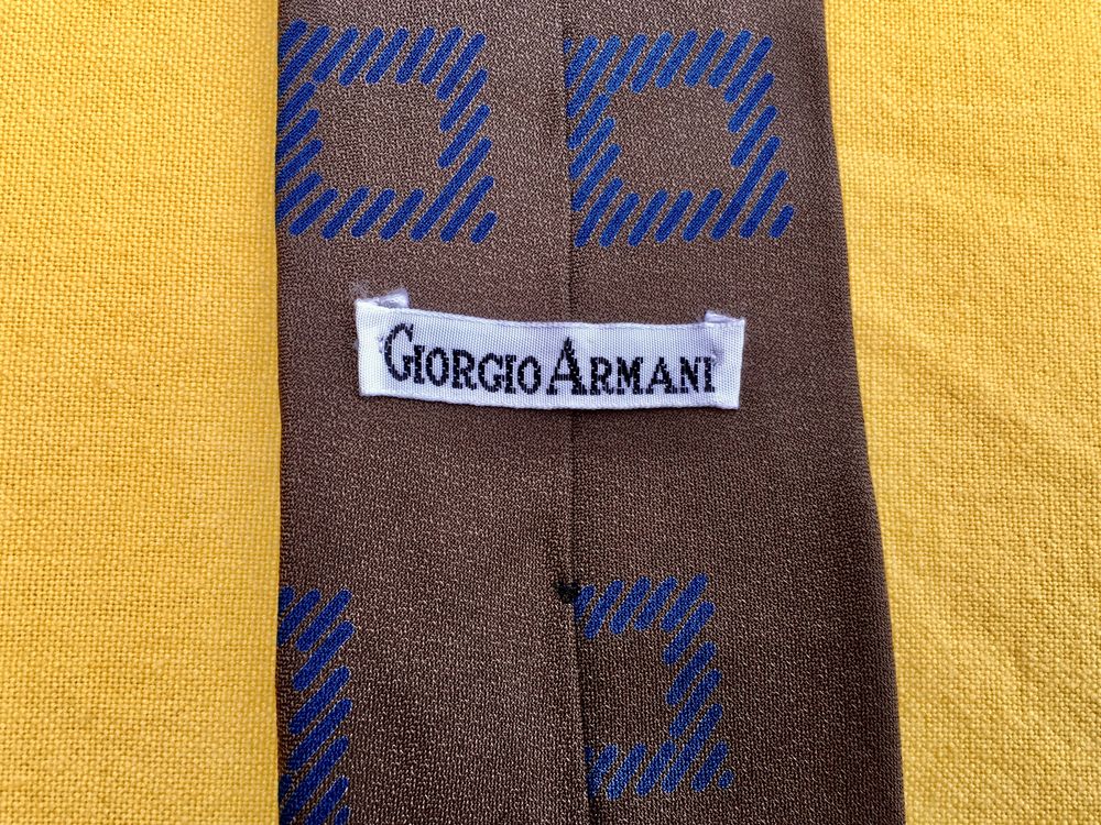 Cravate authentique Giorgio Armani, 100% soie, &Eacute;tat neuf Vêtements