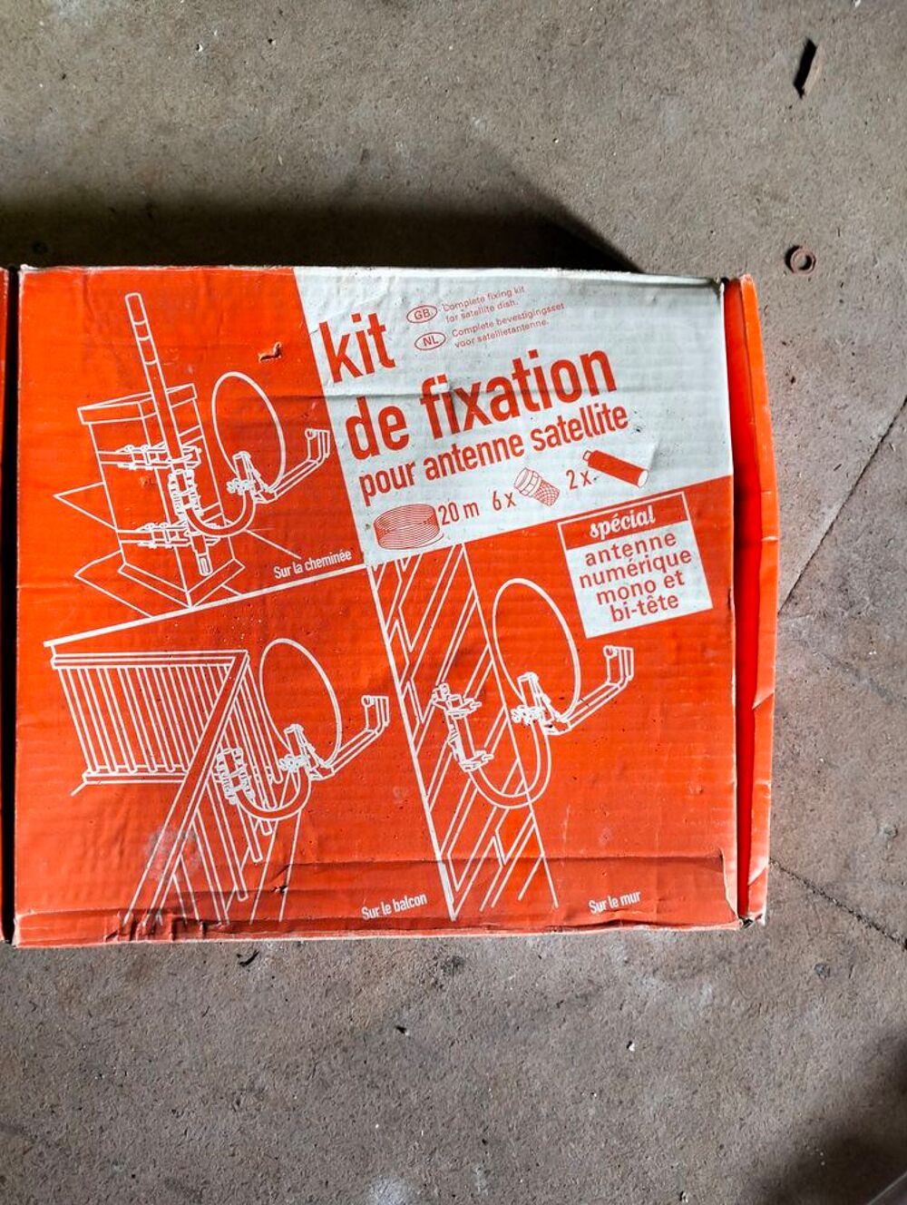Fixation de parabole sur chemin&eacute;e Bricolage