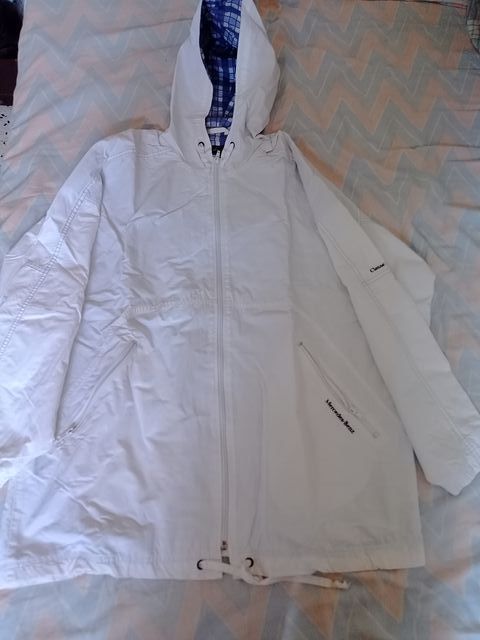 Veste manche et capuche impermable MERCEDES - H/F M-L 37 Bagnols-sur-Cze (30)