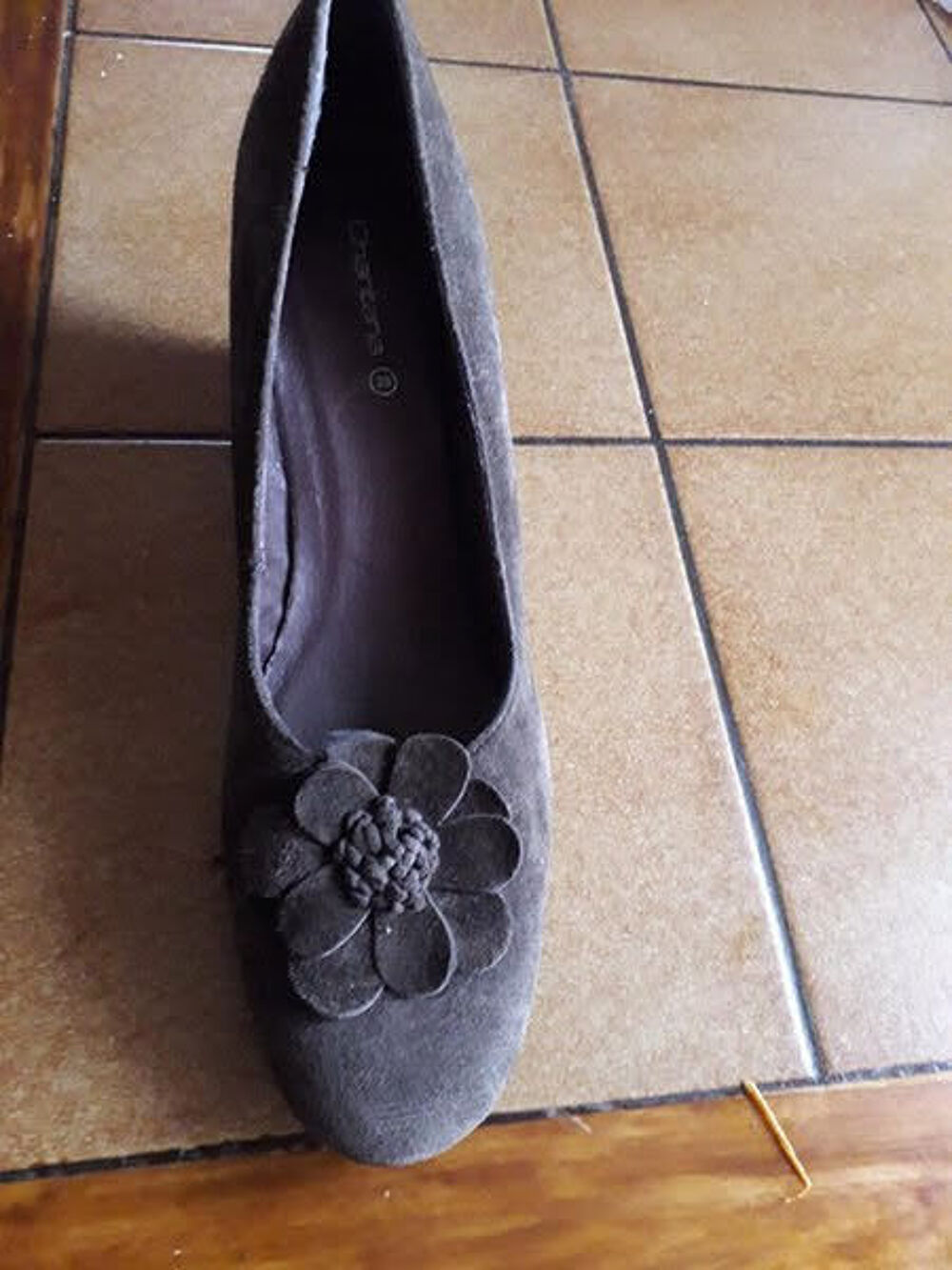 CHAUSSURES FEMMES POINTURE 39 Chaussures
