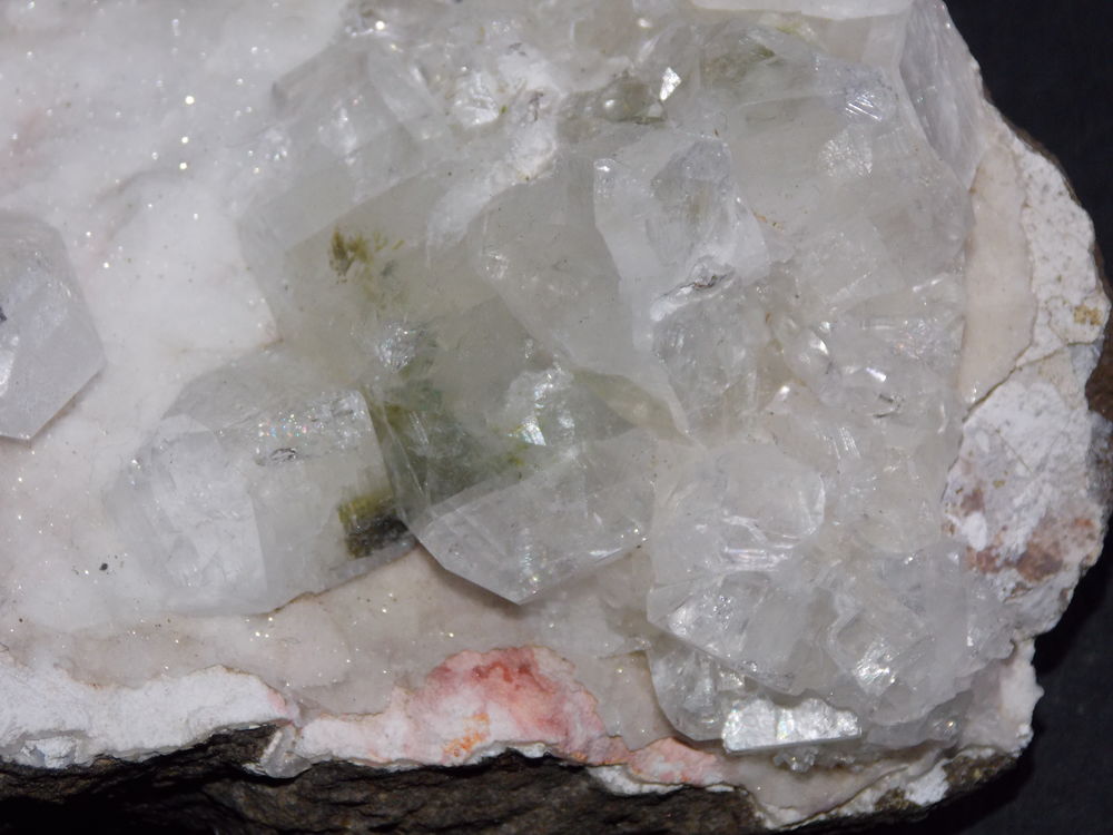 Apophyllite Stilbite Inde 676gr 118 x 104 x 51 mm 
