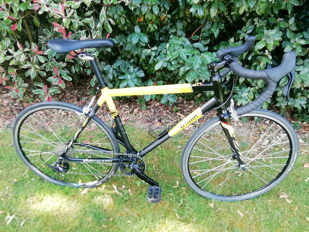 V&eacute;lo route b'twin T. 51 Vélos
