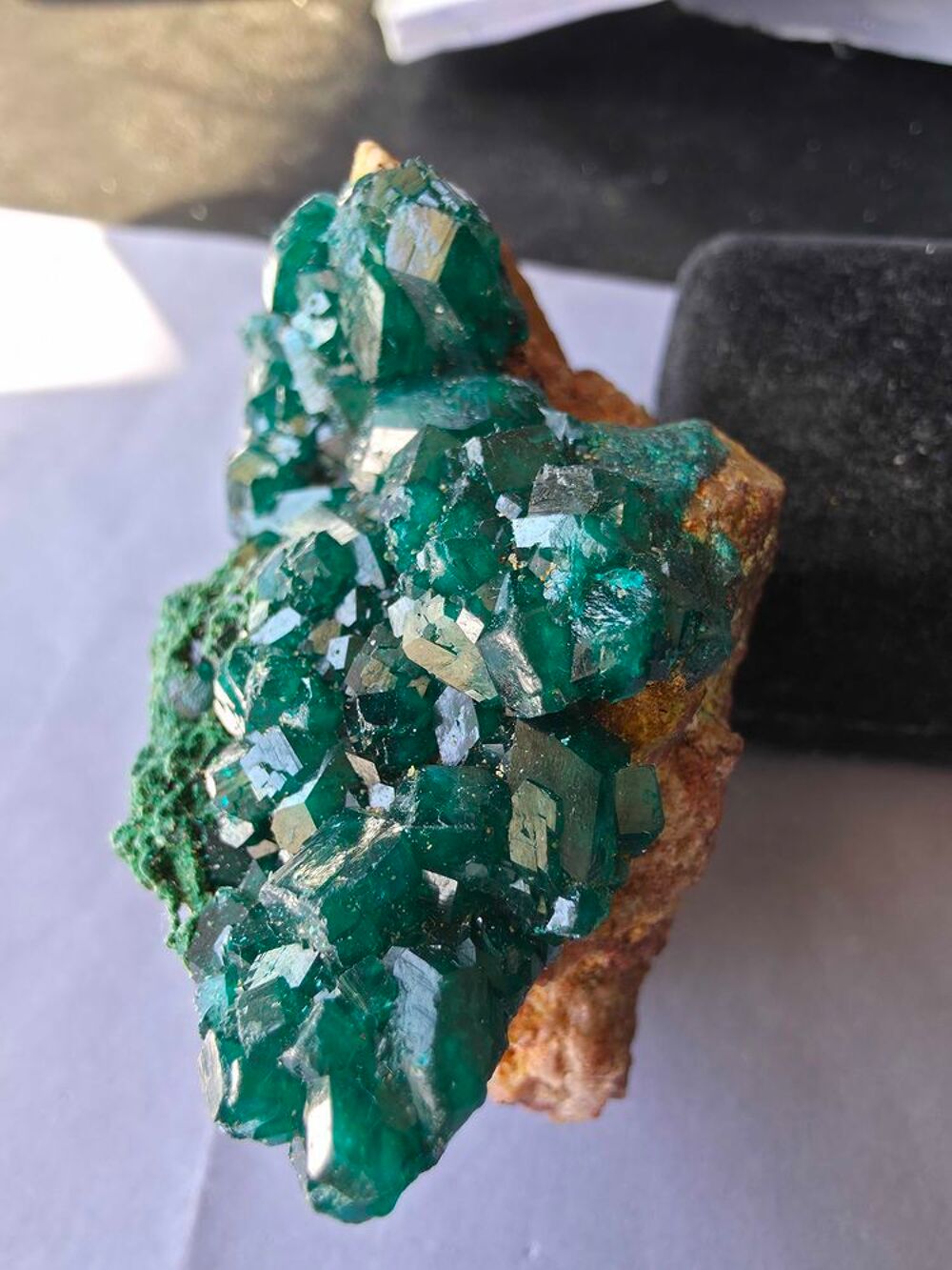 Superbe Sp&eacute;cimen de Dioptase sur Matrice-Congo RDC 