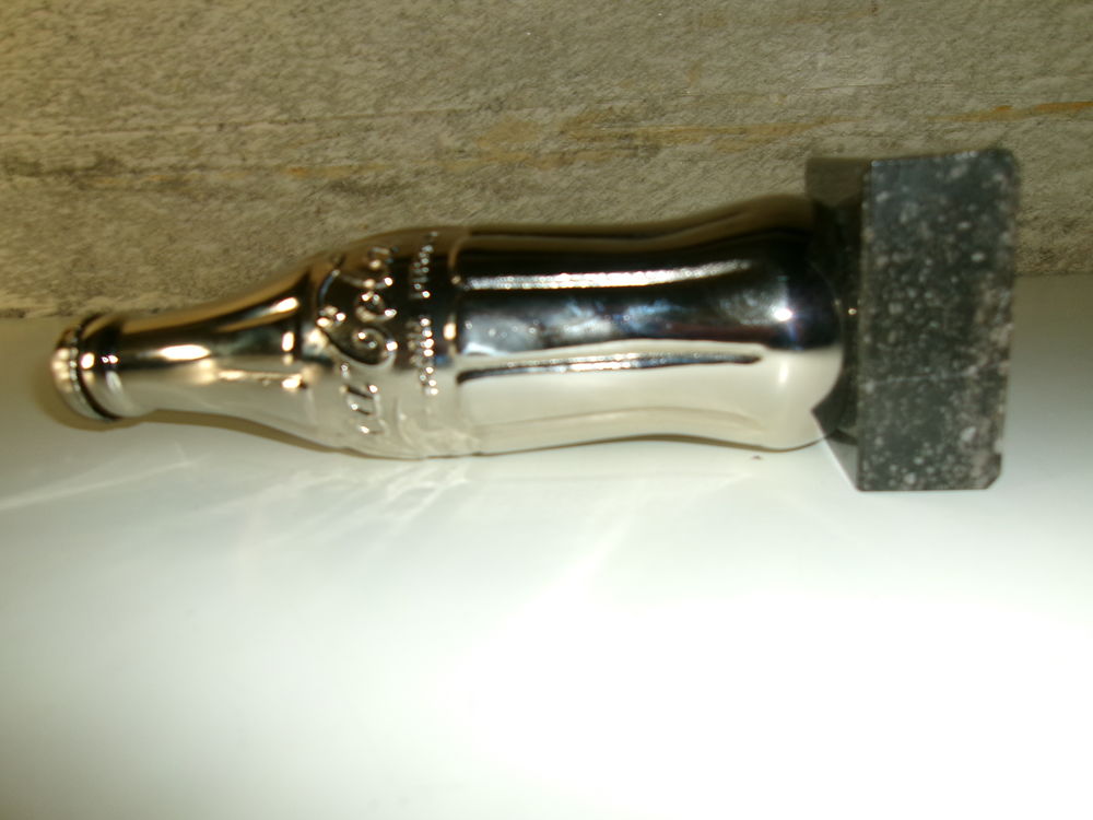 Troph&eacute;e Bouteille Coca Cola en m&eacute;tal argent&eacute; neuf 