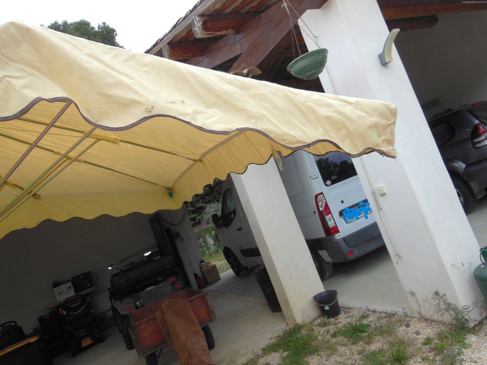 PARASOL DE MARCHE ETAT NEUF BEIGE Jardin