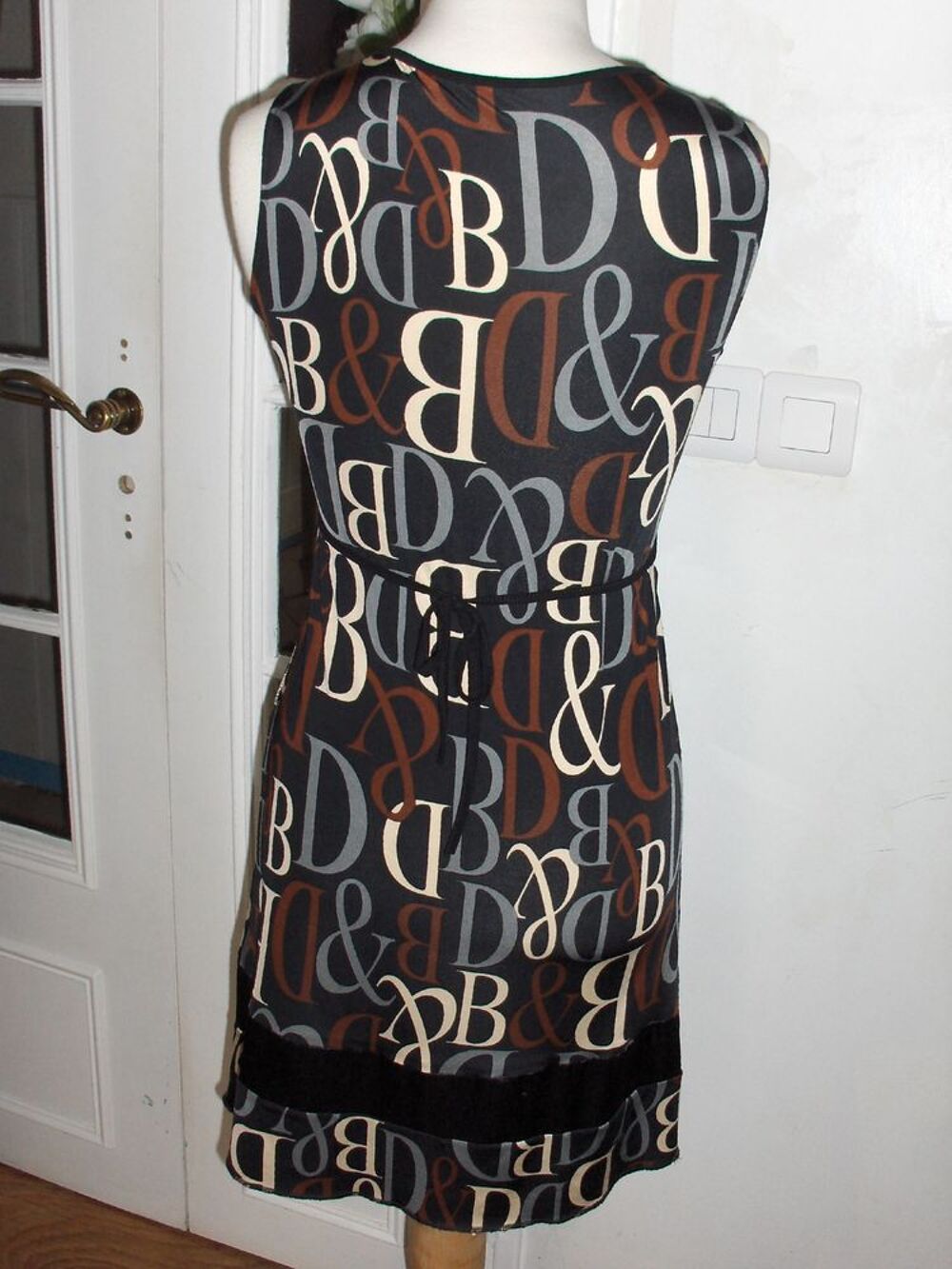 Superbe petite robe marque MORGAN Taille 38/40 Vêtements