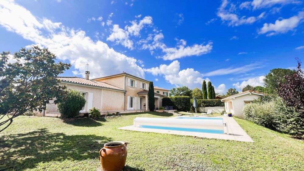 Au fond d'une impasse, au calme avec vue, belle maison b....