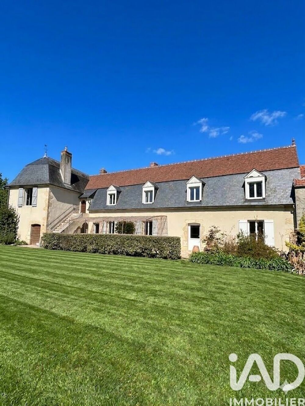 Maison 10 pièces 280 m² · à La Charité-sur-Loire · 280 m² · 250 000 €