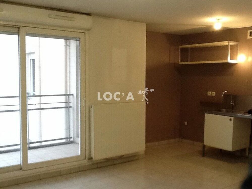 1025€CC / Mois A VISITER sur LYON 08 BACHUT Spacieux T3....