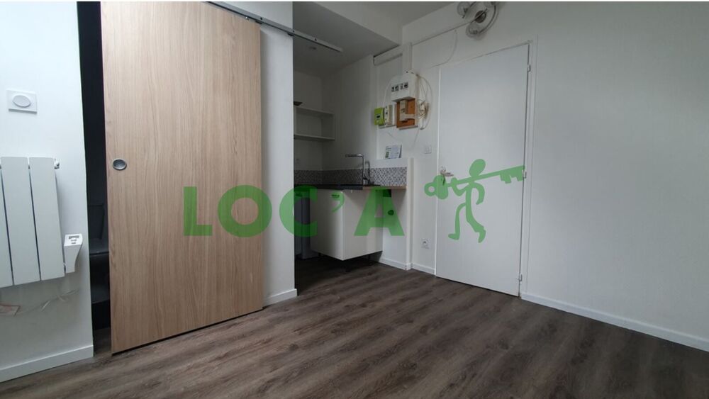 En EXCLUSIVITÉ - STUDIO de 11.40 m² entièrement refait à....