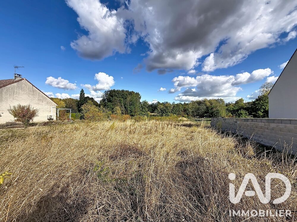 Vente Terrain Vente Terrain à bâtir 2 281 m&sup2; Les ormes-sur-voulzie